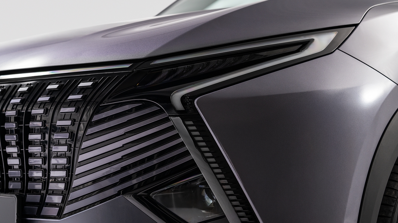 Дневные ходовые огни со светящейся эмблемой